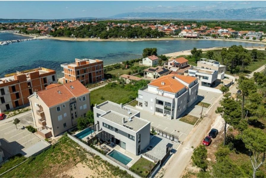 byt – Luxusní dvoupodlažní apartmán s bazénem, pouhých 50 m od moře - Privlaka , Privlaka, Chorvatsko – foto 38
