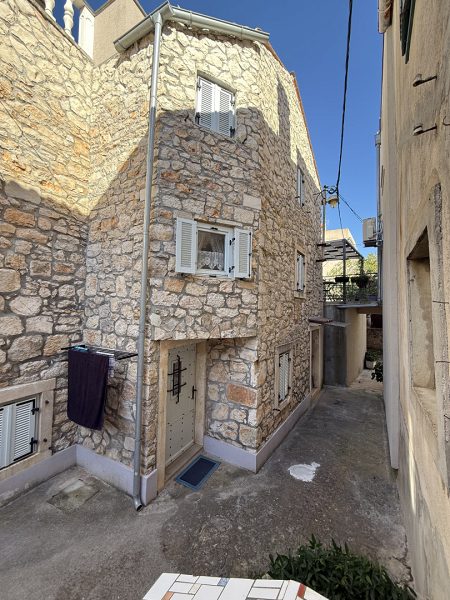 dům – AUTENTICKÝ STŘEDOMOŘSKÝ KAMENNÝ DŮM S ÚŽASNÝM VÝHLEDEM, Veli Iž, Chorvatsko – foto 1