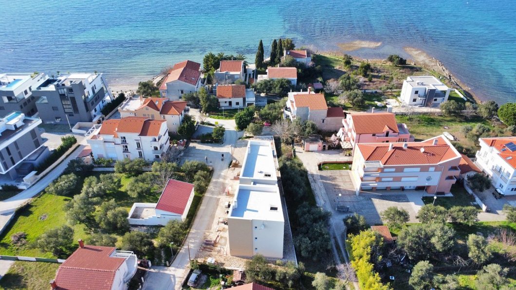 byt – Apartmán se zahradou 50 m od moře (novostavba, 3 ložnice) - Zadar/Sukošan, Sukošan, Chorvatsko – foto 1