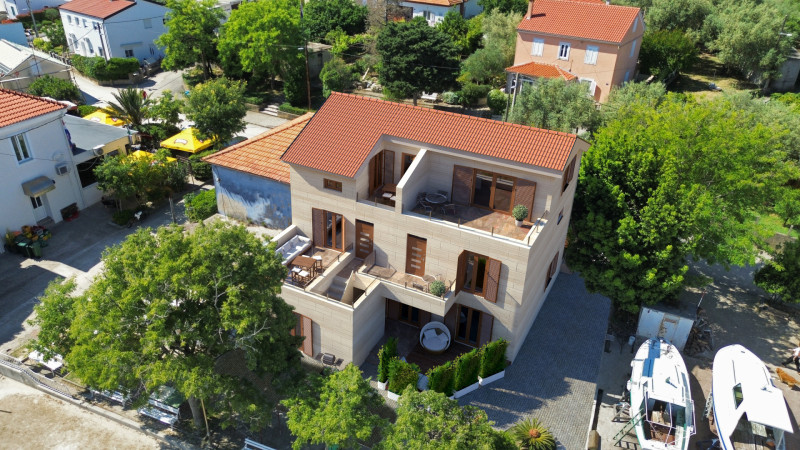 Byt v apartmánovém domě  v Poljaně na ostrově Ugljan