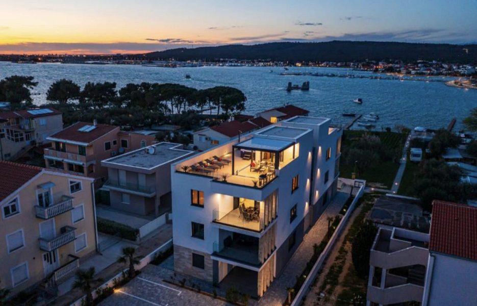 byt – Apartmán s velkou střešní terasou  a s úžasným výhledem na moře, Sukošan, Chorvatsko – foto 4