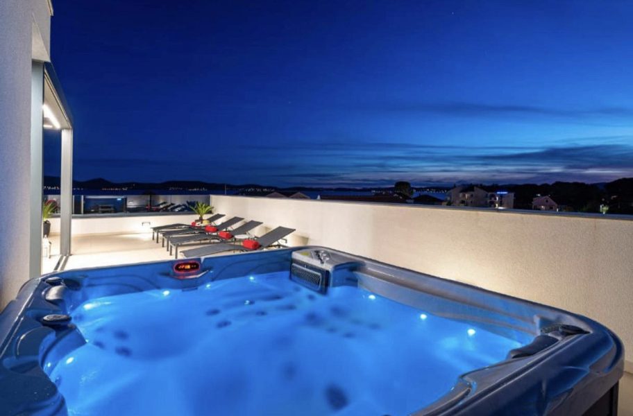 byt – Apartmán s velkou střešní terasou  a s úžasným výhledem na moře, Sukošan, Chorvatsko – foto 3