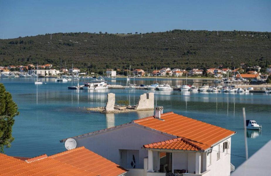 byt – Apartmán s velkou střešní terasou  a s úžasným výhledem na moře, Sukošan, Chorvatsko – foto 11