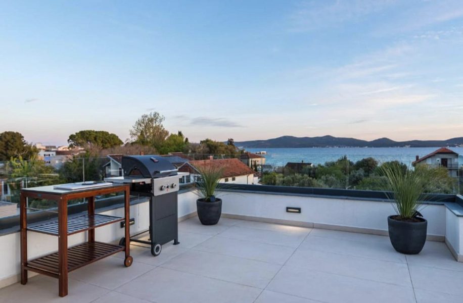 byt – Apartmán s velkou střešní terasou  a s úžasným výhledem na moře, Sukošan, Chorvatsko – foto 5