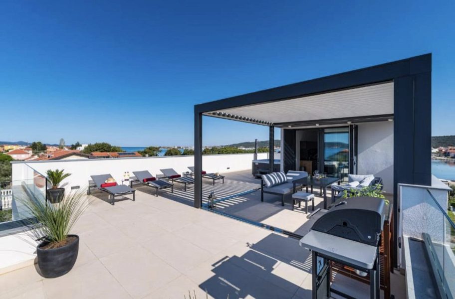 byt – Apartmán s velkou střešní terasou  a s úžasným výhledem na moře, Sukošan, Chorvatsko – foto 10