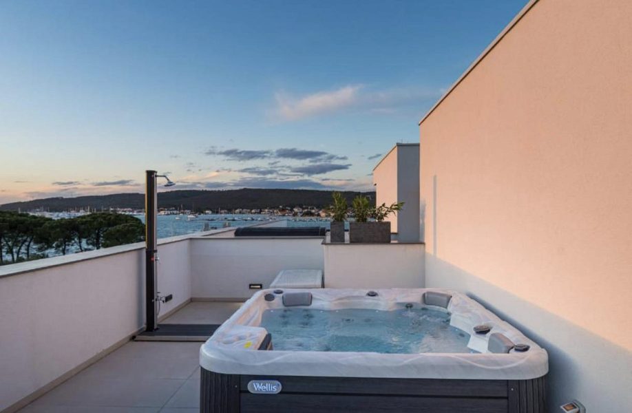 byt – Apartmán s velkou střešní terasou  a s úžasným výhledem na moře, Sukošan, Chorvatsko – foto 6