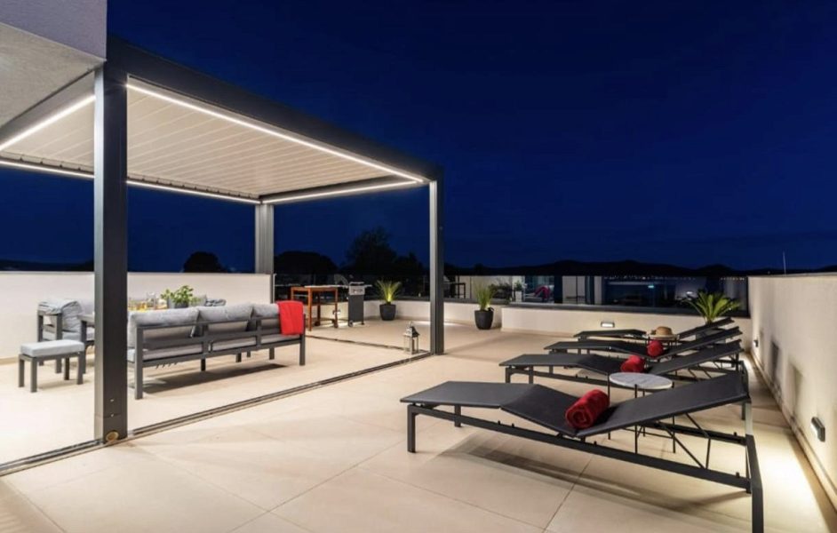 byt – Apartmán s velkou střešní terasou  a s úžasným výhledem na moře, Sukošan, Chorvatsko – foto 26