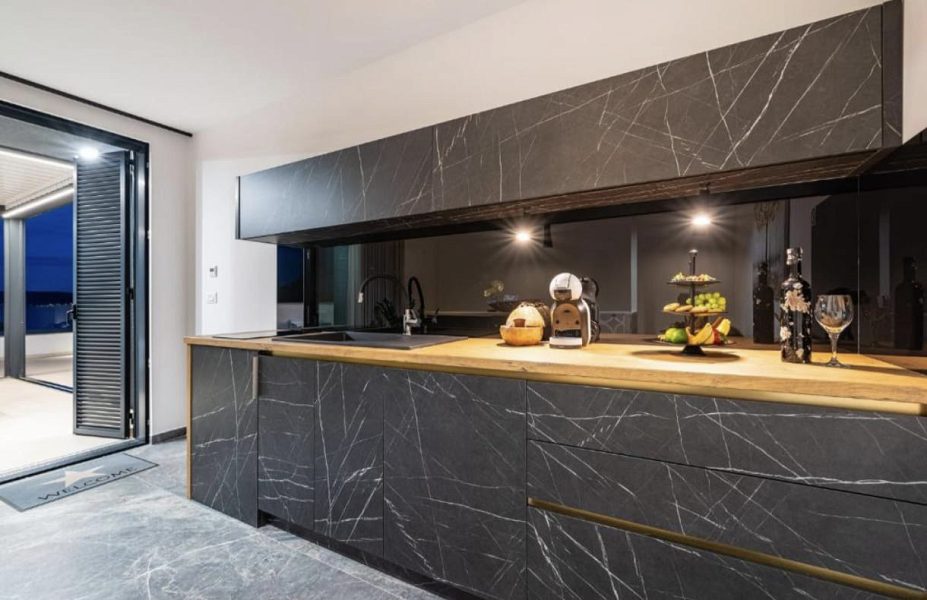 byt – Apartmán s velkou střešní terasou  a s úžasným výhledem na moře, Sukošan, Chorvatsko – foto 18