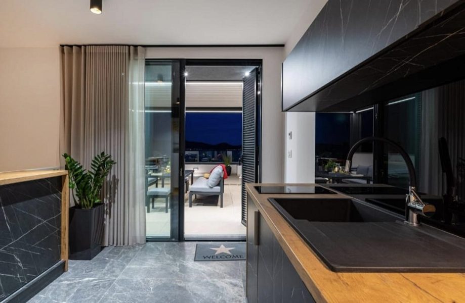 byt – Apartmán s velkou střešní terasou  a s úžasným výhledem na moře, Sukošan, Chorvatsko – foto 25