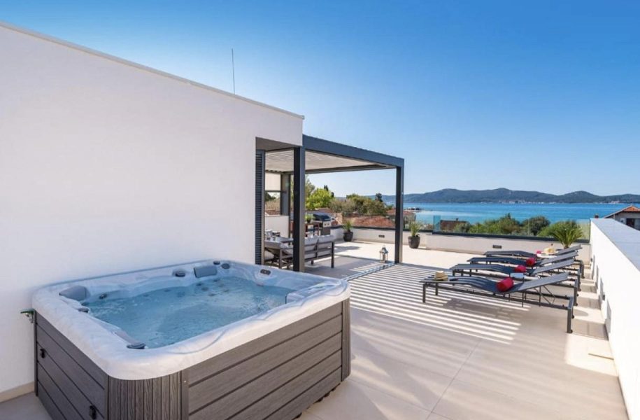 byt – Apartmán s velkou střešní terasou  a s úžasným výhledem na moře, Sukošan, Chorvatsko – foto 38