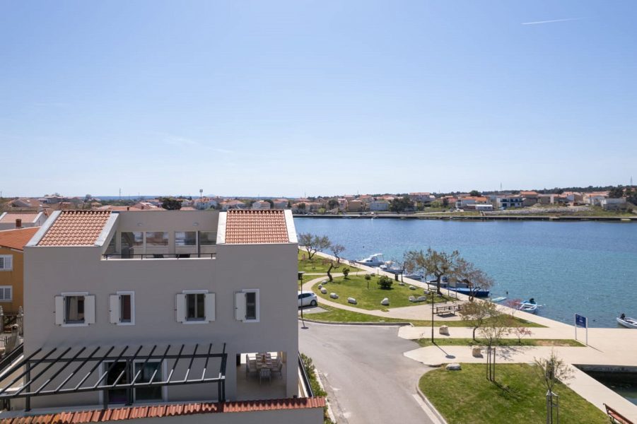 dům – Luxusní dům v Ninu v první řadě u moře, Nin, Chorvatsko – foto 1