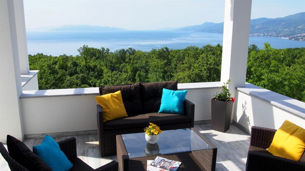 dům – Vila se 2 byty, bazénem a panoramatickým výhledem na celý Kvarnerský záliv, Kastav, Chorvatsko – foto 1