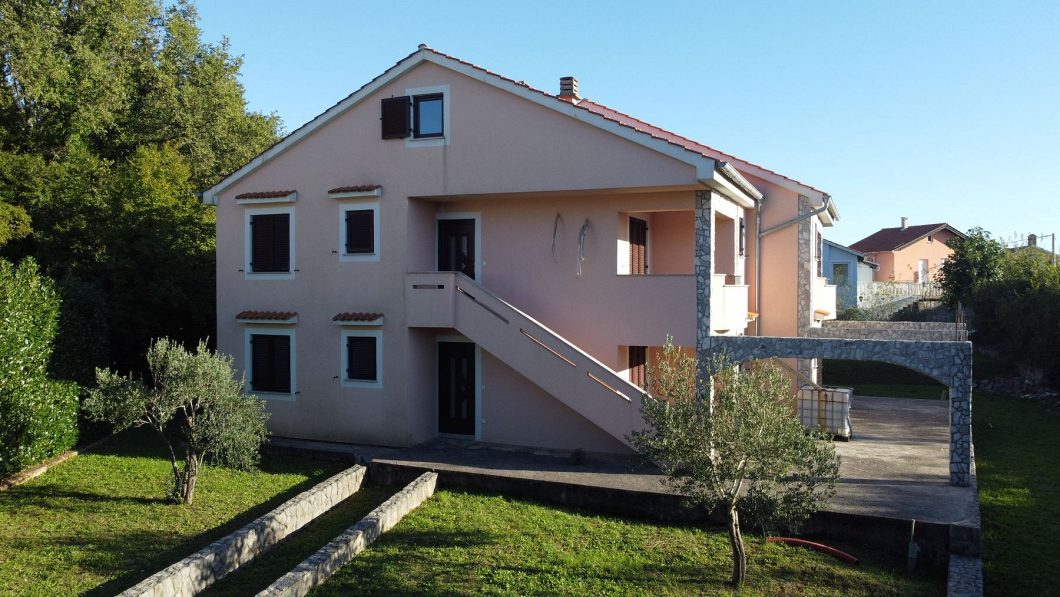 komerční prostor – Dům se 4 apartmány + podkroví, Dobrinj, Chorvatsko – foto 1