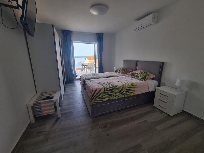 komerční prostor – Samostatně stojící dům se 4 apartmány 120 m od moře, Dramalj, Chorvatsko – foto 8