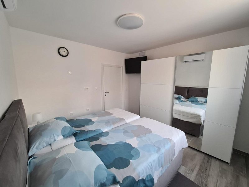 komerční prostor – Samostatně stojící dům se 4 apartmány 120 m od moře, Dramalj, Chorvatsko – foto 11