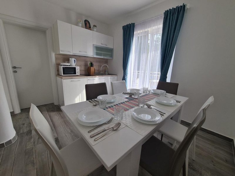 komerční prostor – Samostatně stojící dům se 4 apartmány 120 m od moře, Dramalj, Chorvatsko – foto 14