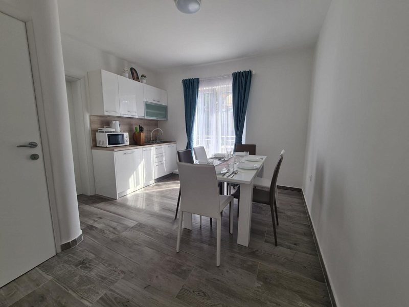 komerční prostor – Samostatně stojící dům se 4 apartmány 120 m od moře, Dramalj, Chorvatsko – foto 16