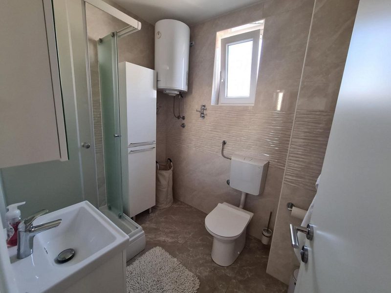 komerční prostor – Samostatně stojící dům se 4 apartmány 120 m od moře, Dramalj, Chorvatsko – foto 17