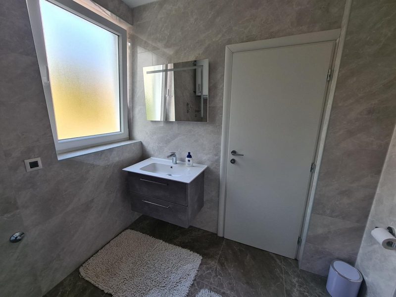 komerční prostor – Samostatně stojící dům se 4 apartmány 120 m od moře, Dramalj, Chorvatsko – foto 19