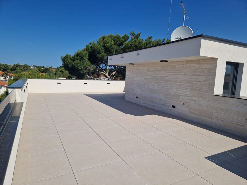 byt – Luxusní byt se střešní terasou a s výhledem na moře, Vir, Chorvatsko – foto 13