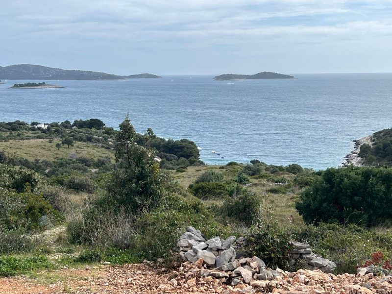 pozemek – Pozemek 12.000 m² s povolením ke stavbě superluxusní vily přímo u moře, Rogoznica, Chorvatsko – foto 3