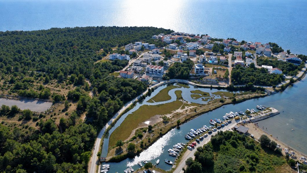 apartmán – Moderně zařízený dvoupatrový apartmán v první řadě u moře - Zaton , Zadarská župa , Chorvatsko – foto 15